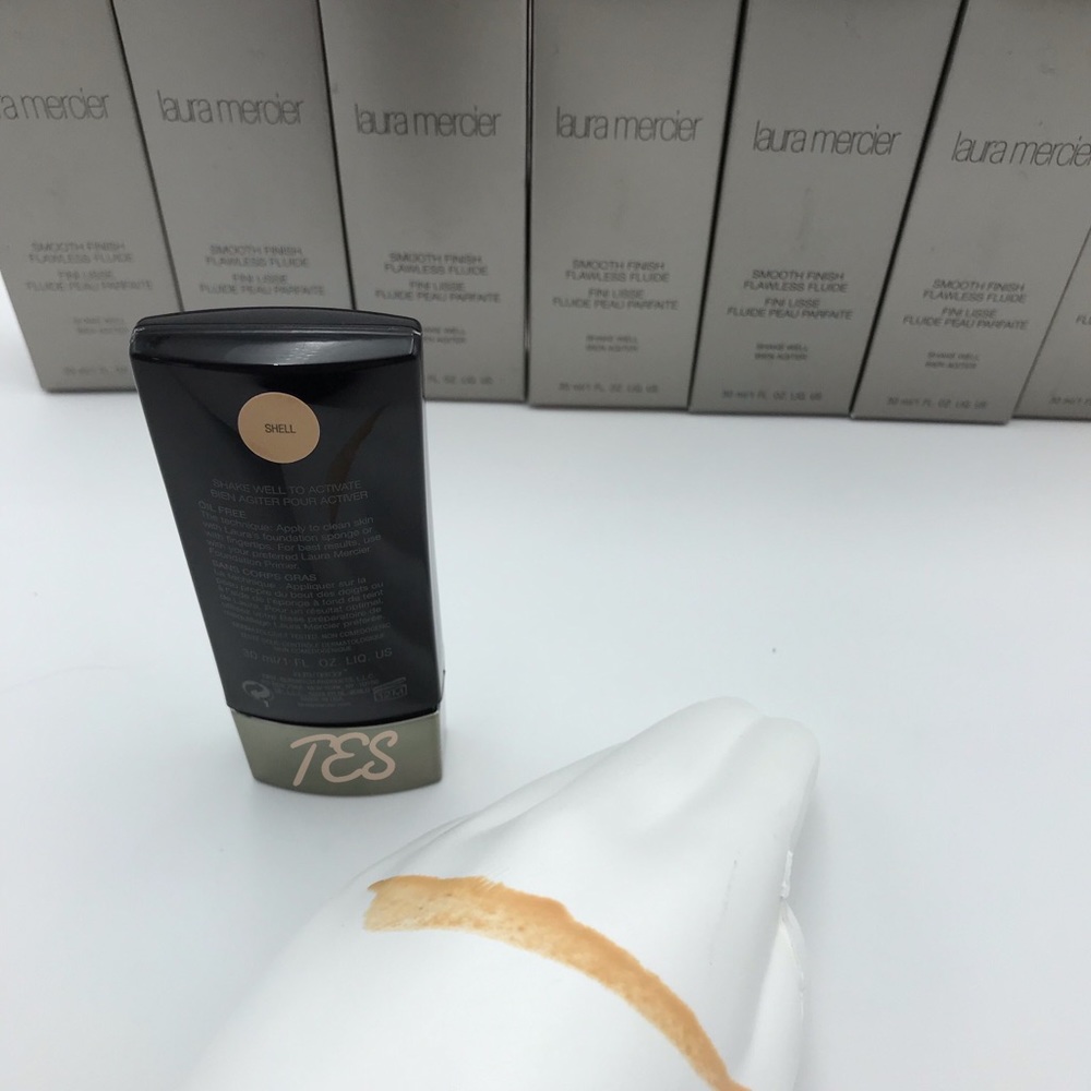 Laura Mercier Foundation Smooth Finish Shell